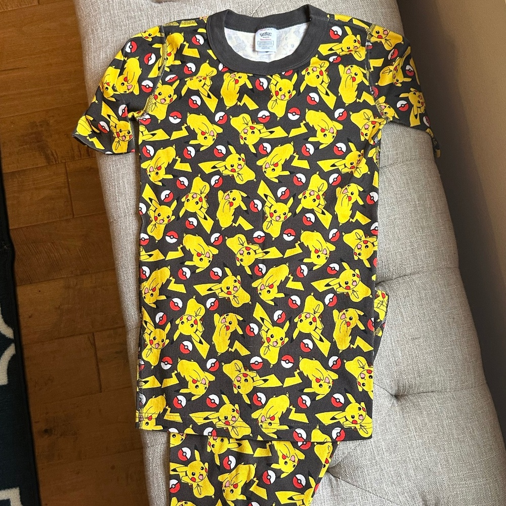 HANNA ANDERSSON KIDS POKEMON PIKACHU SHORTJOHNS PAJAMA SET SIZE US 12 (150 CM)